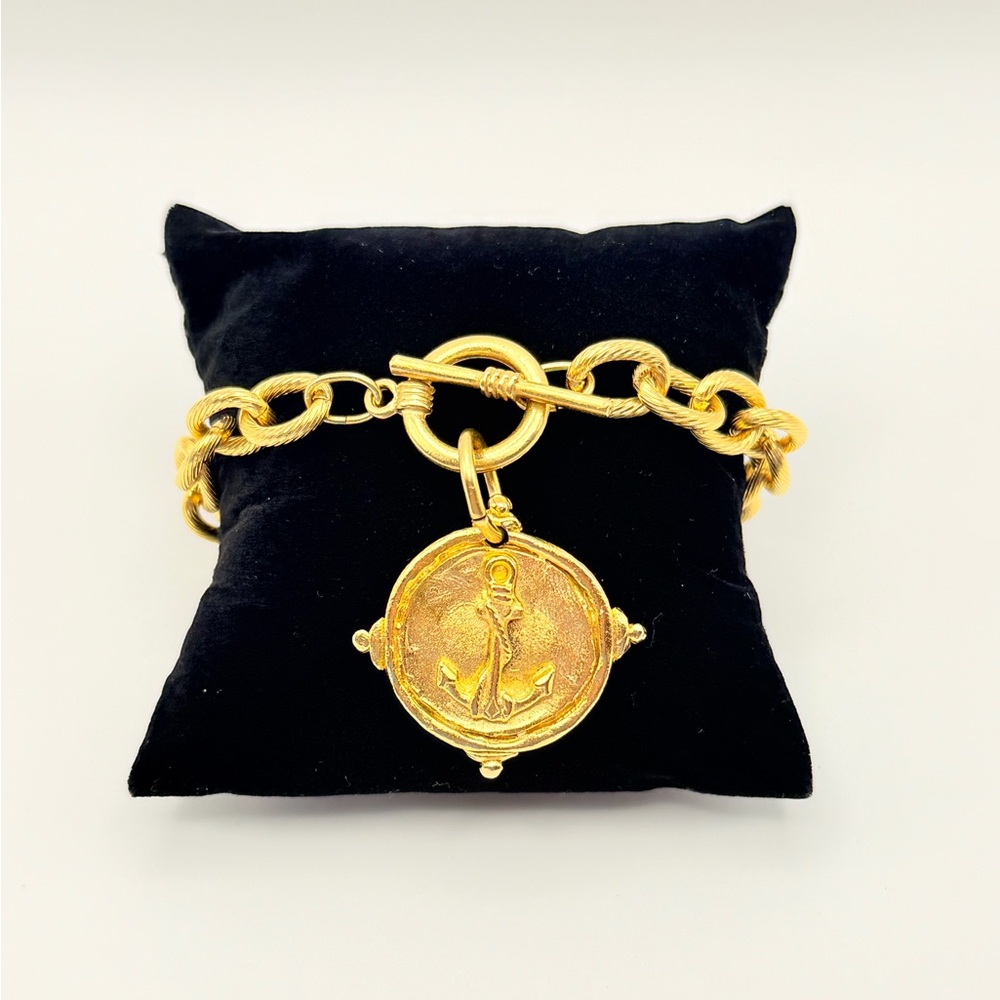 Susan Shaw Gold Tone Anchor Intaglio Coin Toggle Bracelet 8” Chunky Link